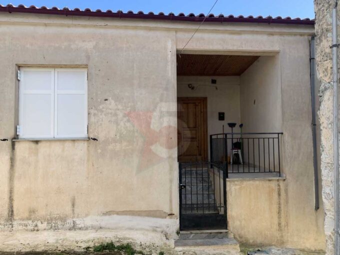 ΜΟΝΟΚΑΤΟΙΚΙΑ ΔΑΦΝΙ